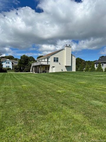 7 Corwin Lane, Hampton Bays, NY 11946
