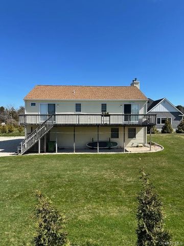 7 Corwin Lane, Hampton Bays, NY 11946