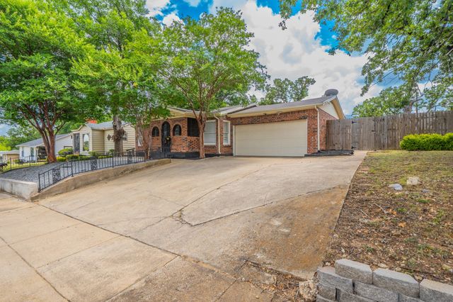 5504 Wainwright Drive, Fort Worth, TX 76112