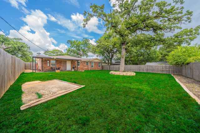 5504 Wainwright Drive, Fort Worth, TX 76112