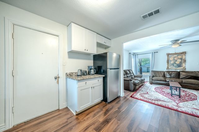 5504 Wainwright Drive, Fort Worth, TX 76112