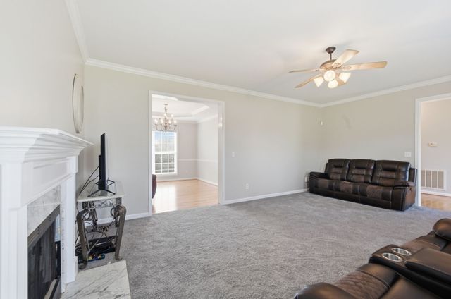 1229 Old East Side Rd, Burns, TN 37029