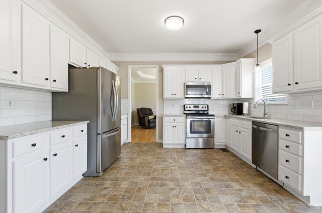 1229 Old East Side Rd, Burns, TN 37029