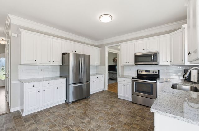 1229 Old East Side Rd, Burns, TN 37029