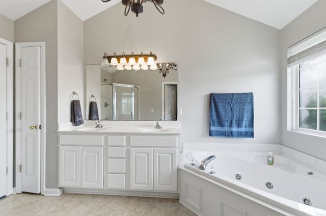 1229 Old East Side Rd, Burns, TN 37029