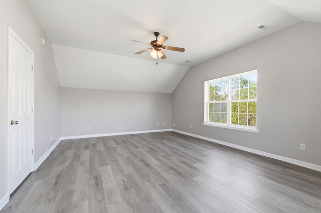 1229 Old East Side Rd, Burns, TN 37029