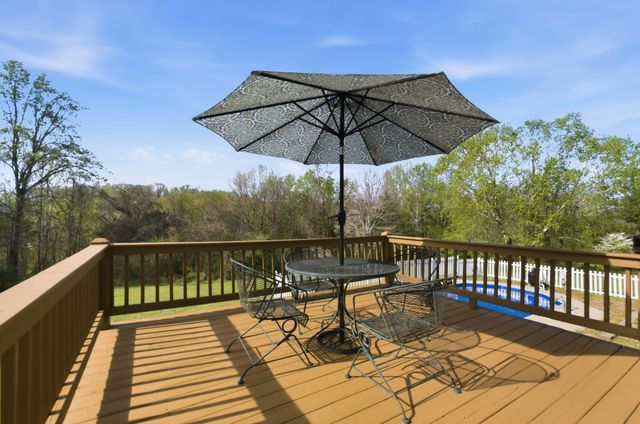 1229 Old East Side Rd, Burns, TN 37029