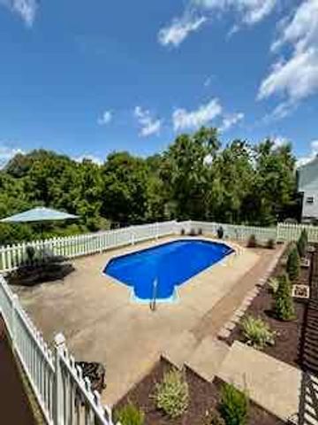 1229 Old East Side Rd, Burns, TN 37029