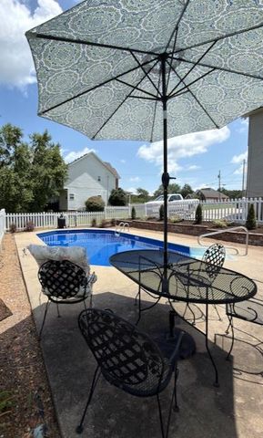 1229 Old East Side Rd, Burns, TN 37029
