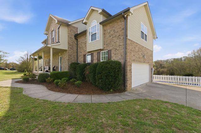1229 Old East Side Rd, Burns, TN 37029