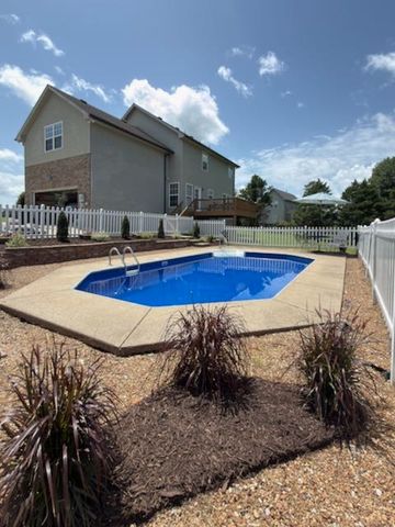 1229 Old East Side Rd, Burns, TN 37029