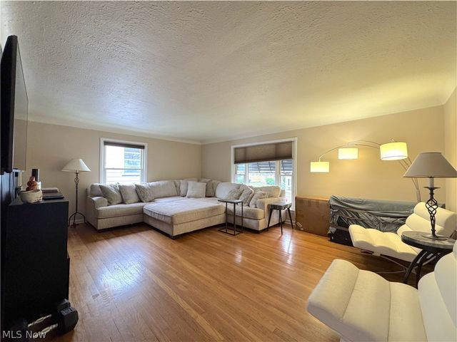 9309 Garfield Boulevard, Cleveland, OH 44125