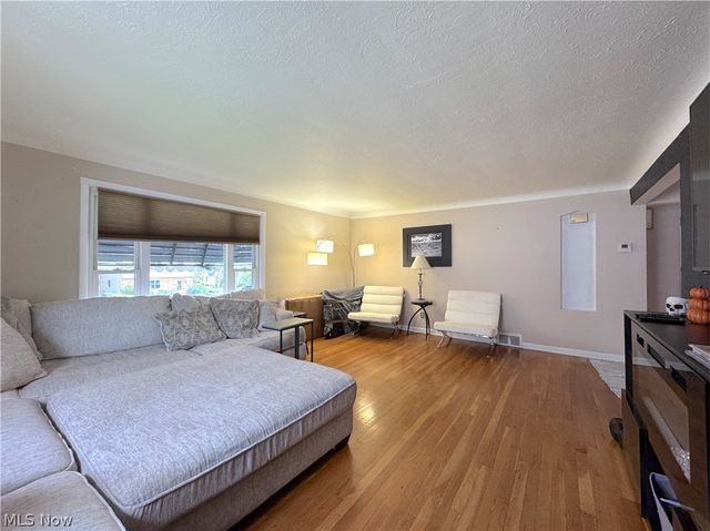 9309 Garfield Boulevard, Cleveland, OH 44125