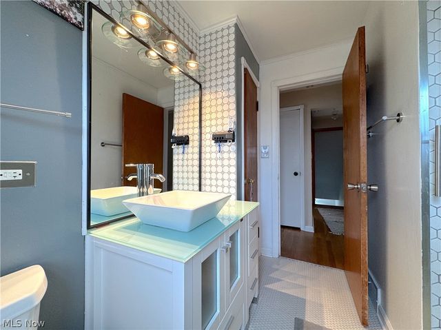 9309 Garfield Boulevard, Cleveland, OH 44125