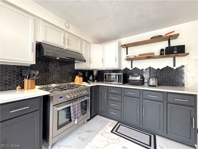 9309 Garfield Boulevard, Cleveland, OH 44125