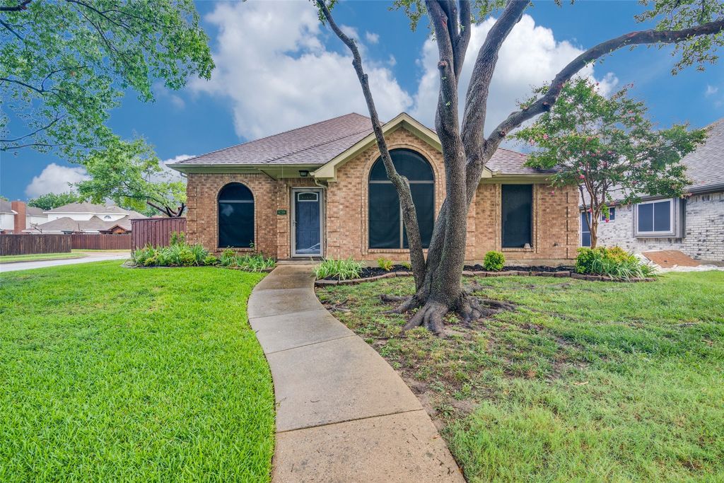 6718 Livingstone Street, Rowlett, TX 75089