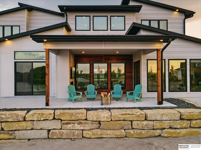 28488 Laurel Circle, Valley, NE 68064