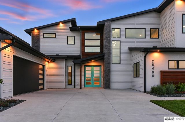 28488 Laurel Circle, Valley, NE 68064