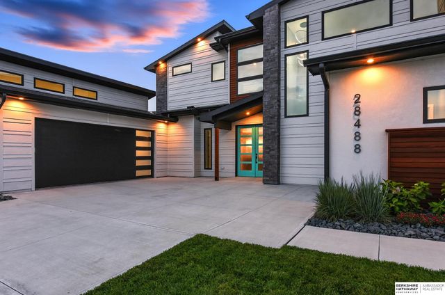 28488 Laurel Circle, Valley, NE 68064