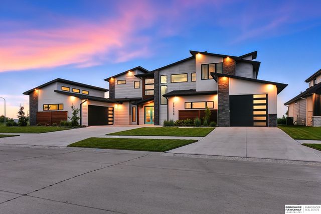 28488 Laurel Circle, Valley, NE 68064