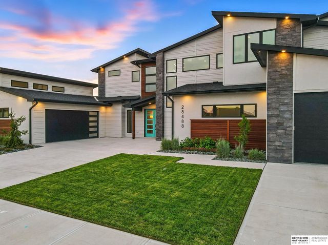 28488 Laurel Circle, Valley, NE 68064