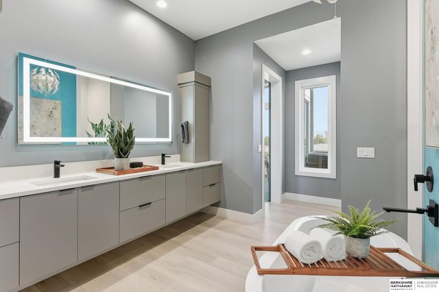 28488 Laurel Circle, Valley, NE 68064