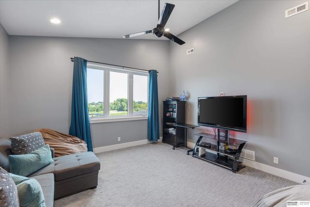 28488 Laurel Circle, Valley, NE 68064