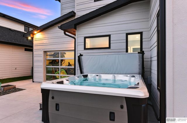 28488 Laurel Circle, Valley, NE 68064