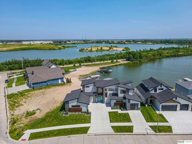 28488 Laurel Circle, Valley, NE 68064