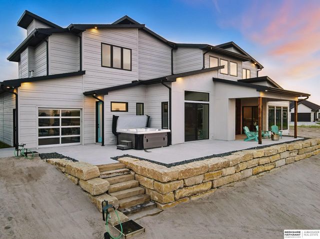 28488 Laurel Circle, Valley, NE 68064