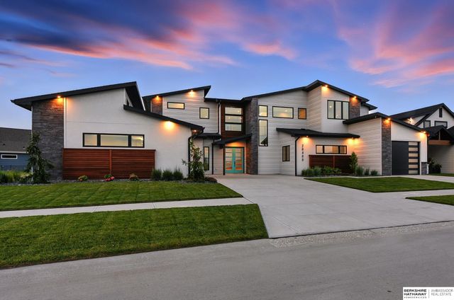 28488 Laurel Circle, Valley, NE 68064