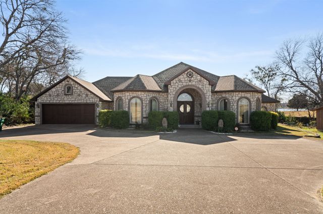 155 Lakeshore Drive, Waxahachie, TX 75165