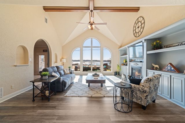 155 Lakeshore Drive, Waxahachie, TX 75165