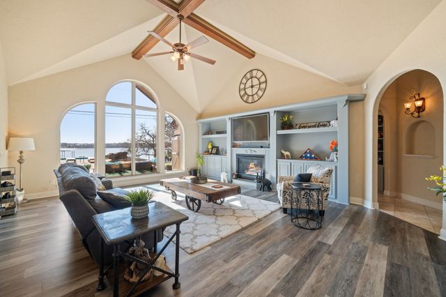 155 Lakeshore Drive, Waxahachie, TX 75165