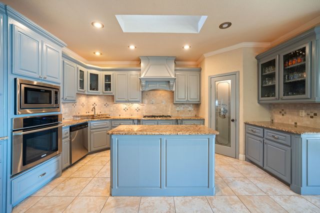 155 Lakeshore Drive, Waxahachie, TX 75165