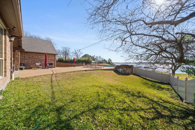 155 Lakeshore Drive, Waxahachie, TX 75165