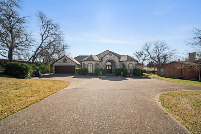 155 Lakeshore Drive, Waxahachie, TX 75165