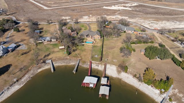 155 Lakeshore Drive, Waxahachie, TX 75165