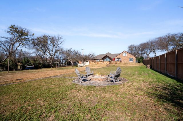 155 Lakeshore Drive, Waxahachie, TX 75165