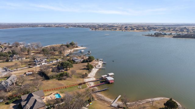 155 Lakeshore Drive, Waxahachie, TX 75165