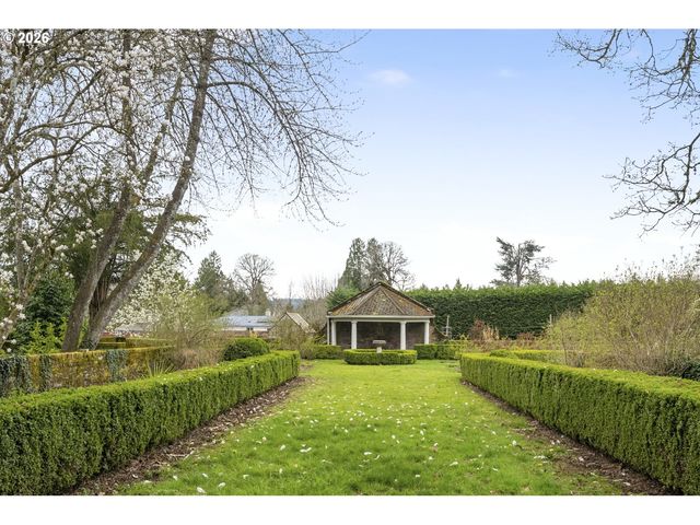 15115 Se WOODLAND Way, Milwaukie, OR 97267