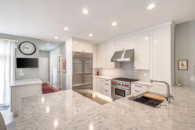 2309 E Stratford COURT, Shorewood, WI 53211