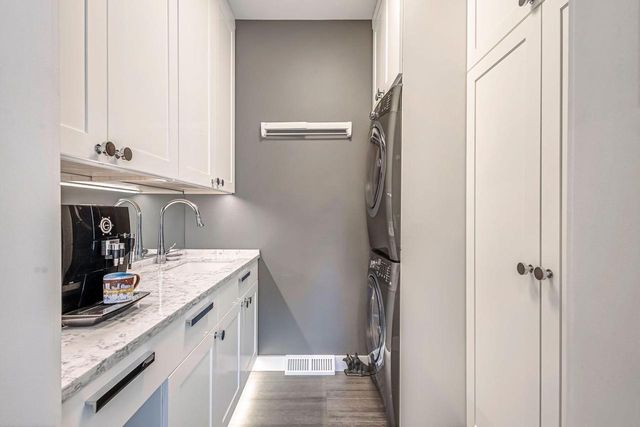 2309 E Stratford COURT, Shorewood, WI 53211