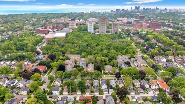 2309 E Stratford COURT, Shorewood, WI 53211