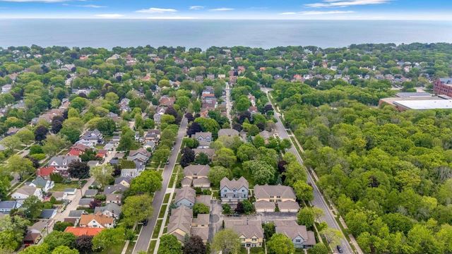 2309 E Stratford COURT, Shorewood, WI 53211