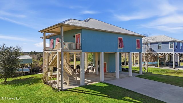 123 Helen Drive, Bay Saint Louis, MS 39520