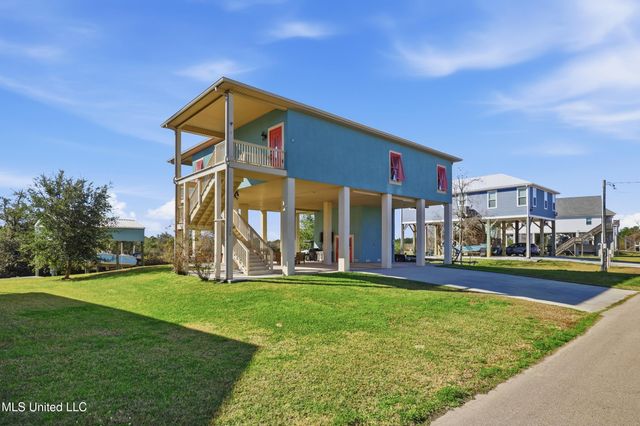 123 Helen Drive, Bay Saint Louis, MS 39520