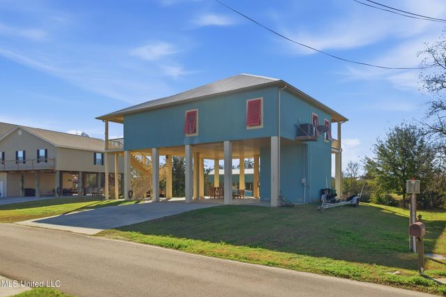 123 Helen Drive, Bay Saint Louis, MS 39520