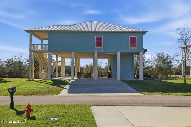 123 Helen Drive, Bay Saint Louis, MS 39520