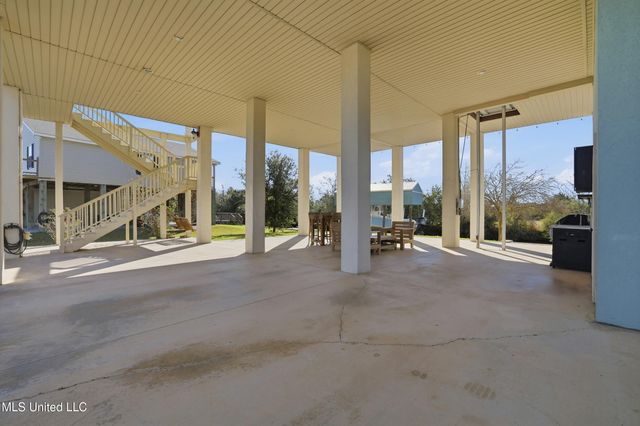 123 Helen Drive, Bay Saint Louis, MS 39520